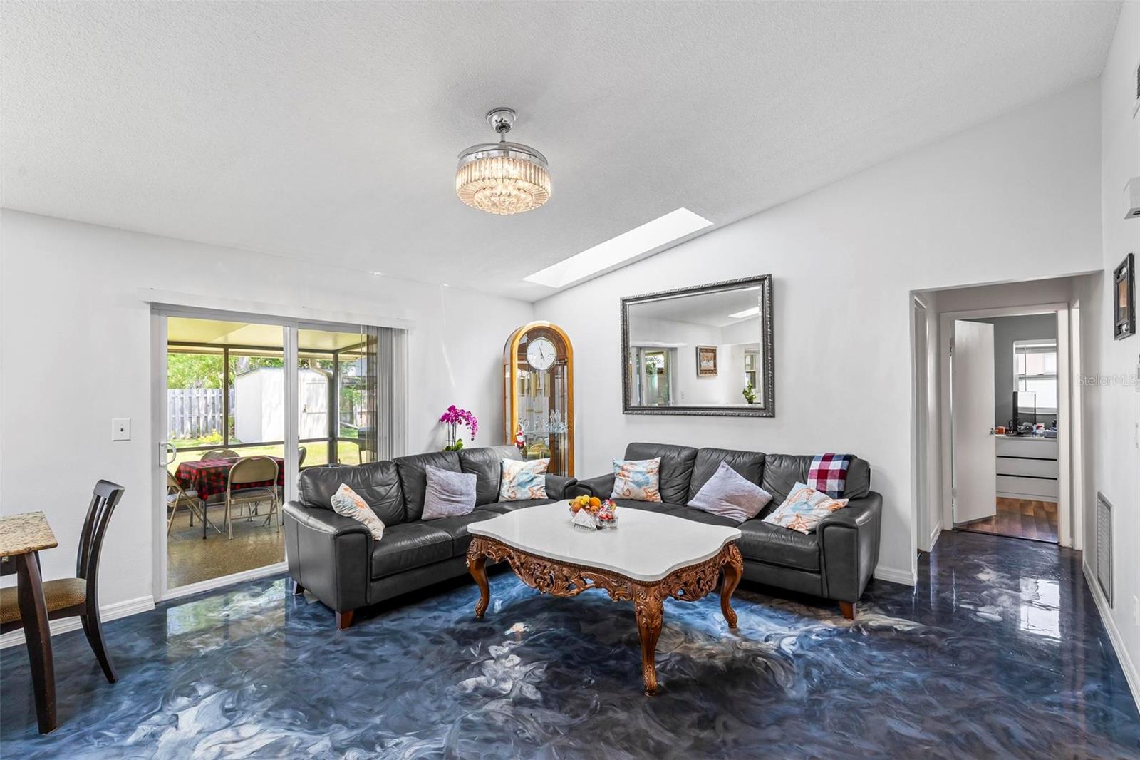 Image 10 of 51 For 13 Belleaire Drive