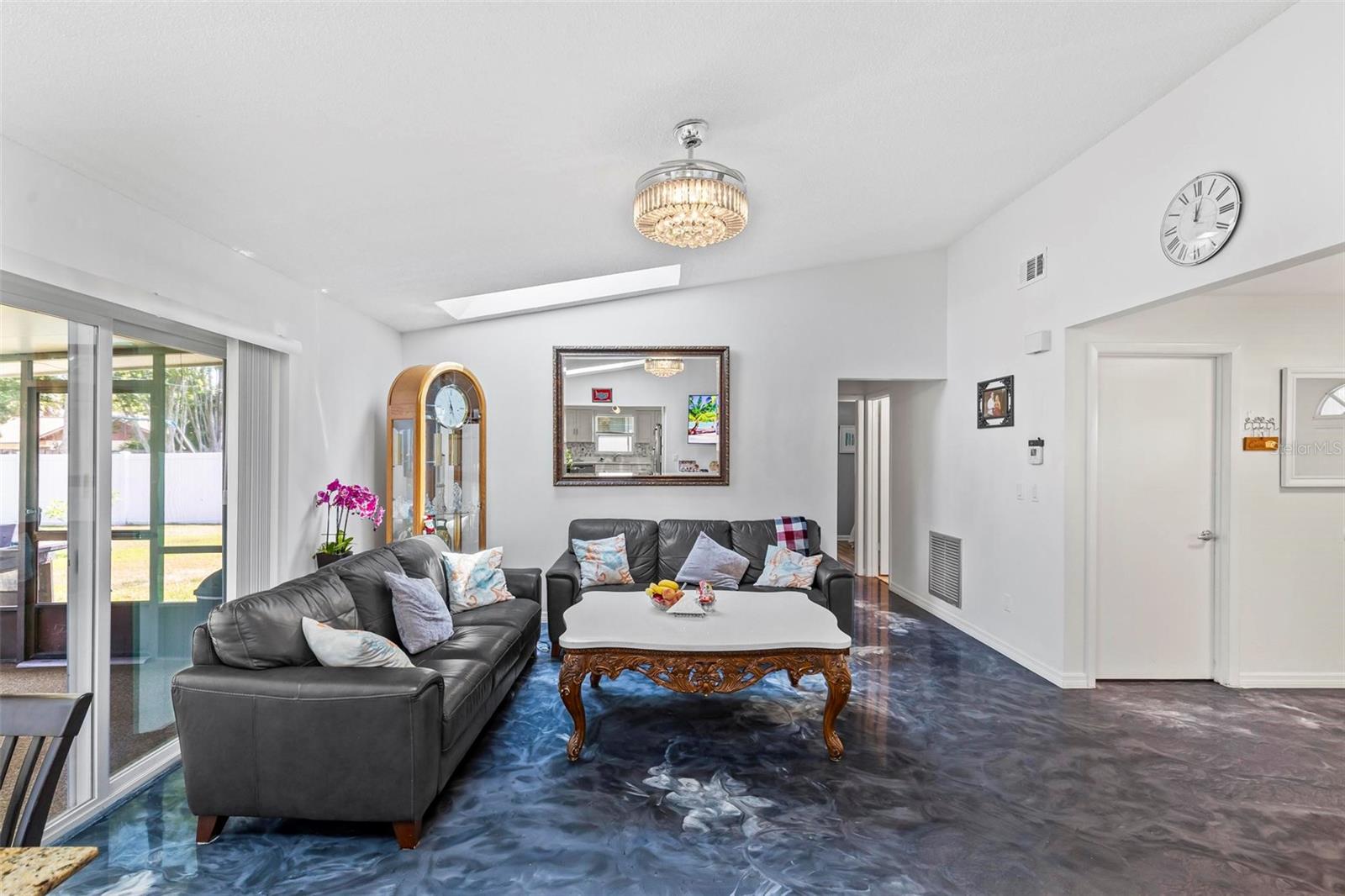 Image 11 of 51 For 13 Belleaire Drive