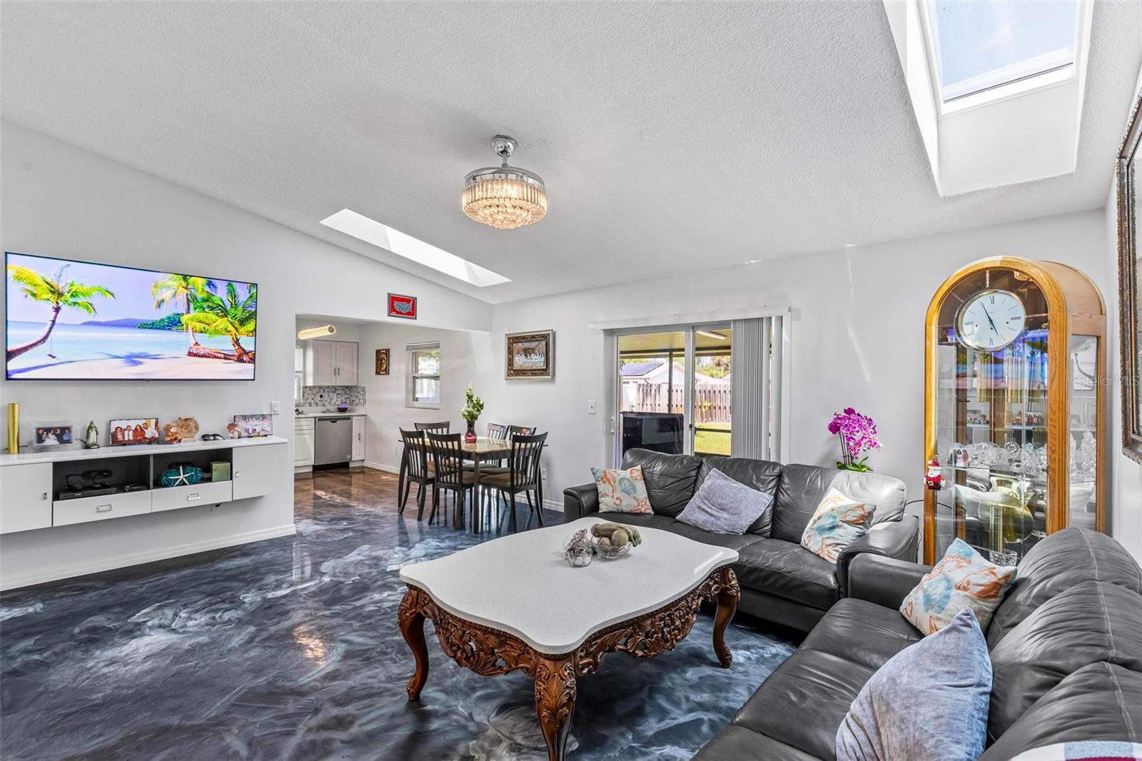 Image 9 of 51 For 13 Belleaire Drive