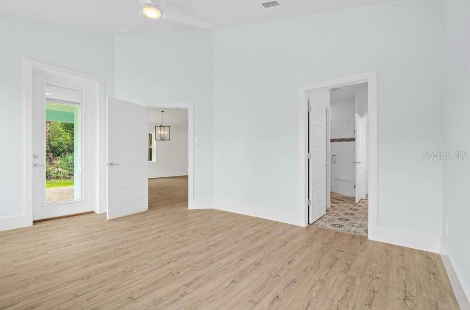 Image 13 of 22 For 2509 Lakeshore Drive