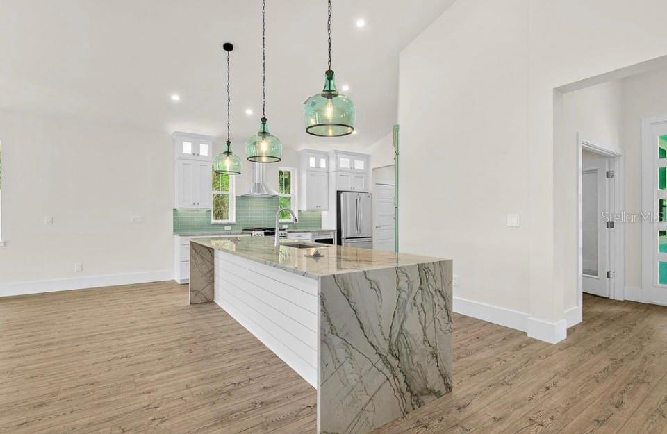 Image 7 of 22 For 2509 Lakeshore Drive