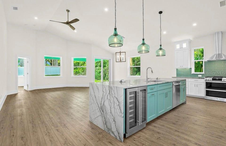 Image 8 of 22 For 2509 Lakeshore Drive