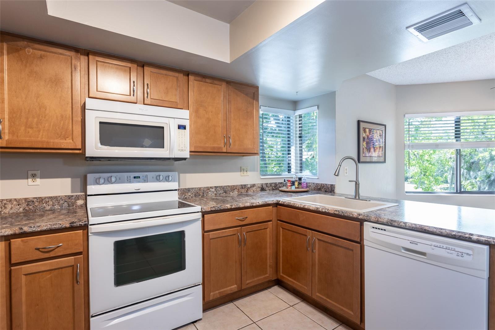 Image 10 of 40 For 28 Sherbury Court 28