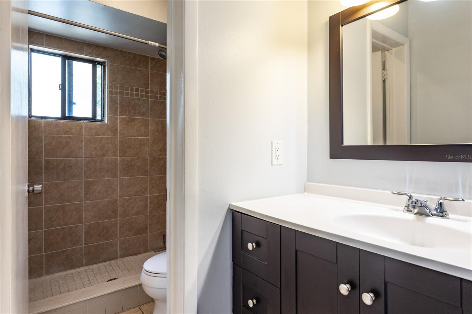 Image 20 of 40 For 28 Sherbury Court 28