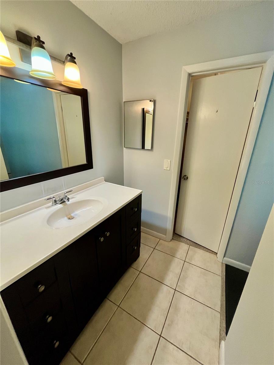 Image 21 of 40 For 28 Sherbury Court 28