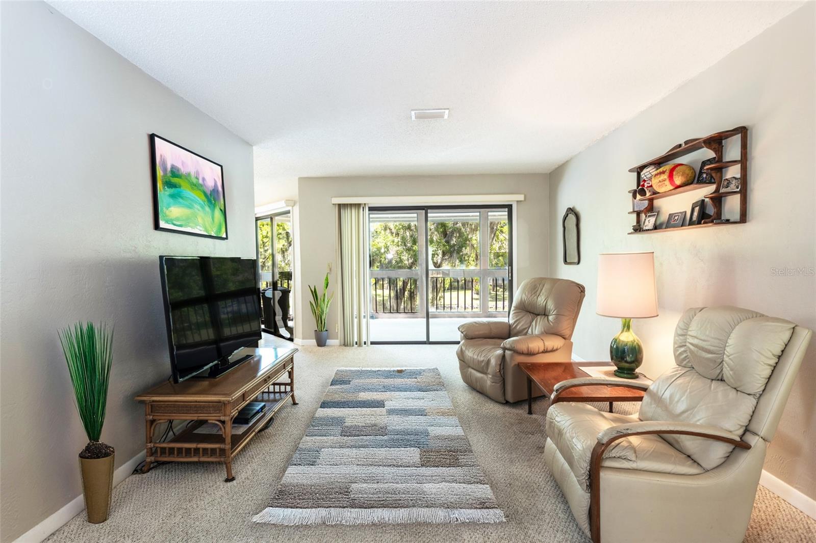 Image 4 of 40 For 28 Sherbury Court 28