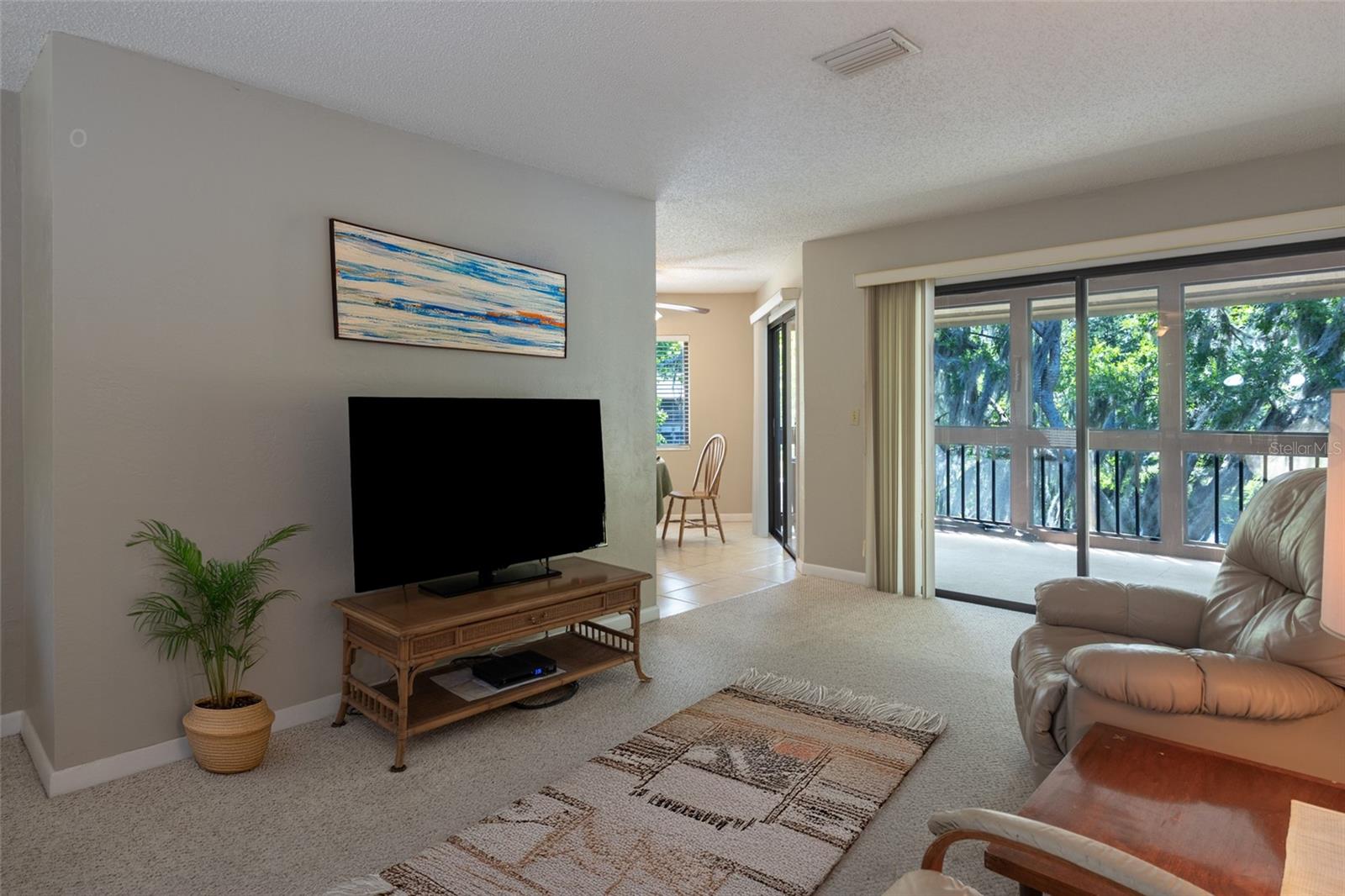 Image 6 of 40 For 28 Sherbury Court 28