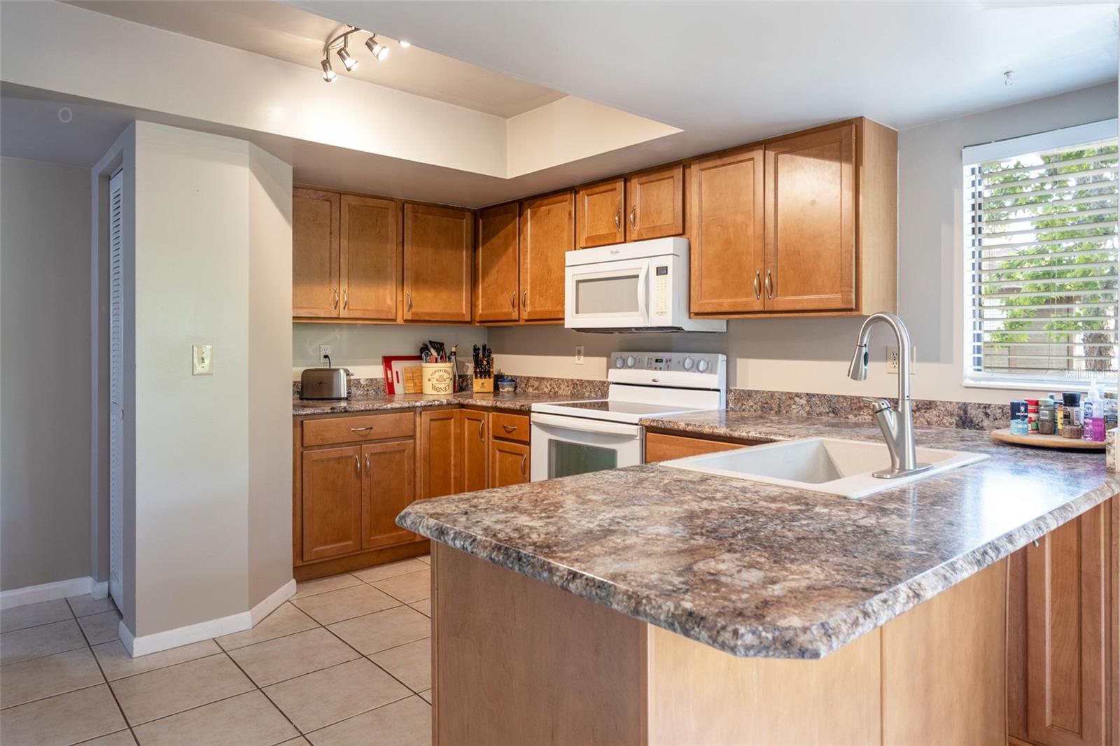 Image 9 of 40 For 28 Sherbury Court 28
