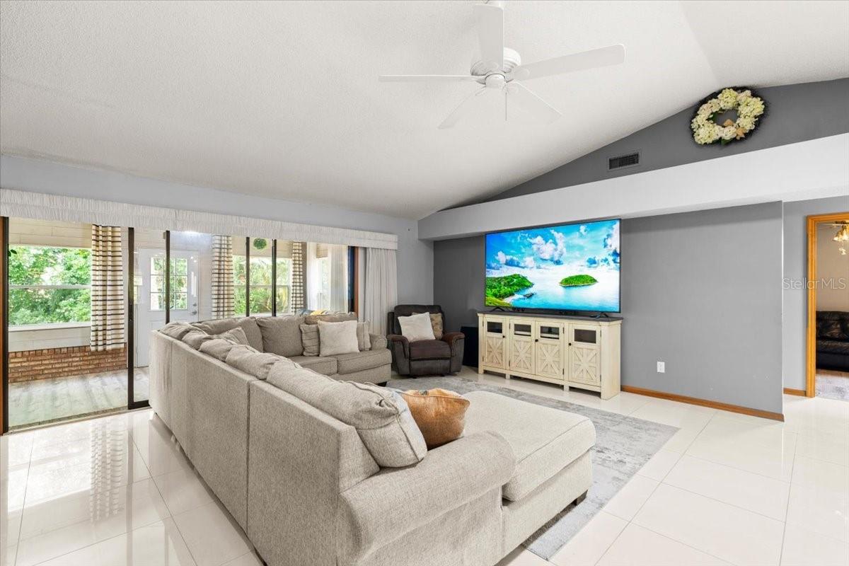 Image 12 of 50 For 912 Fruitwood Place