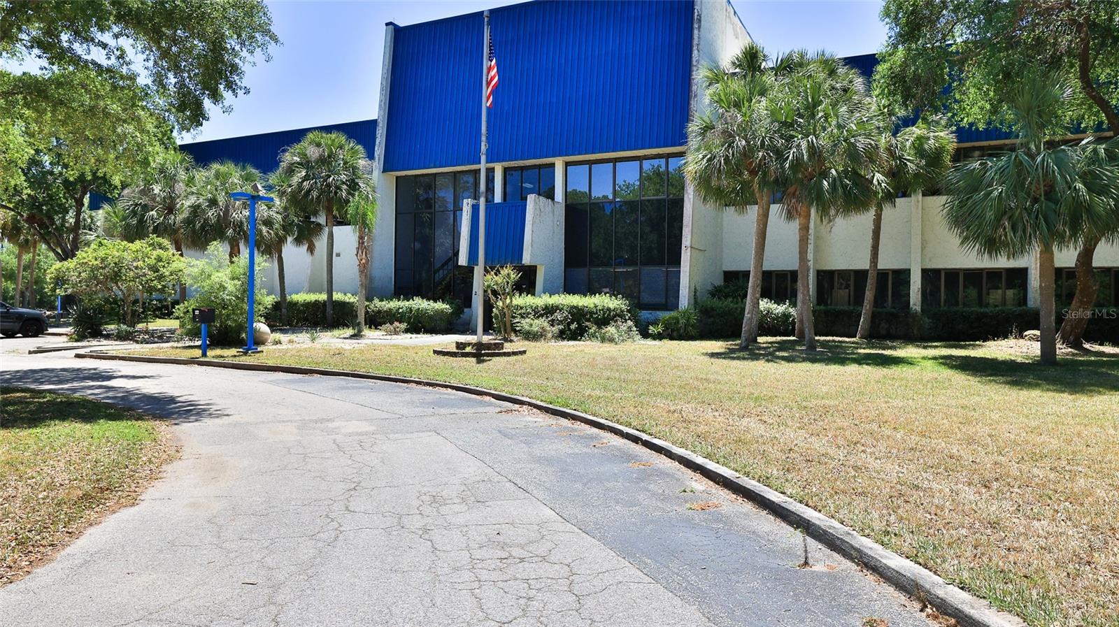 Image 4 of 39 For 2 Commerce Boulevard