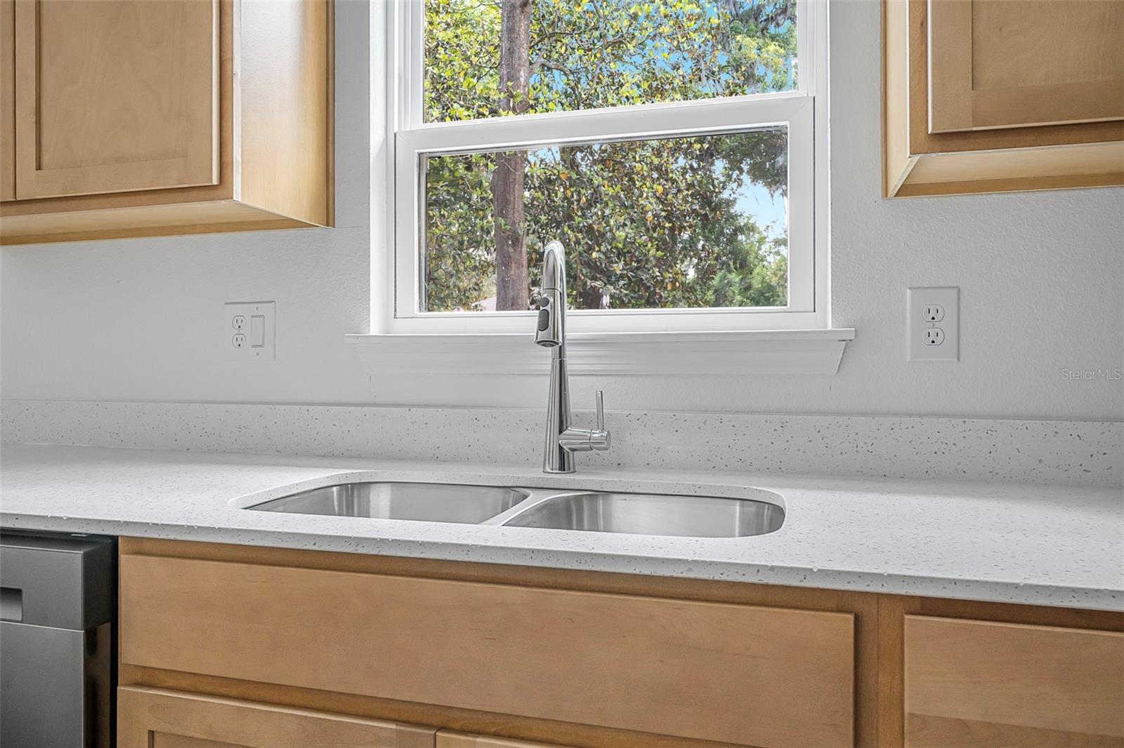 Image 10 of 34 For 5620 Ridgewood Avenue