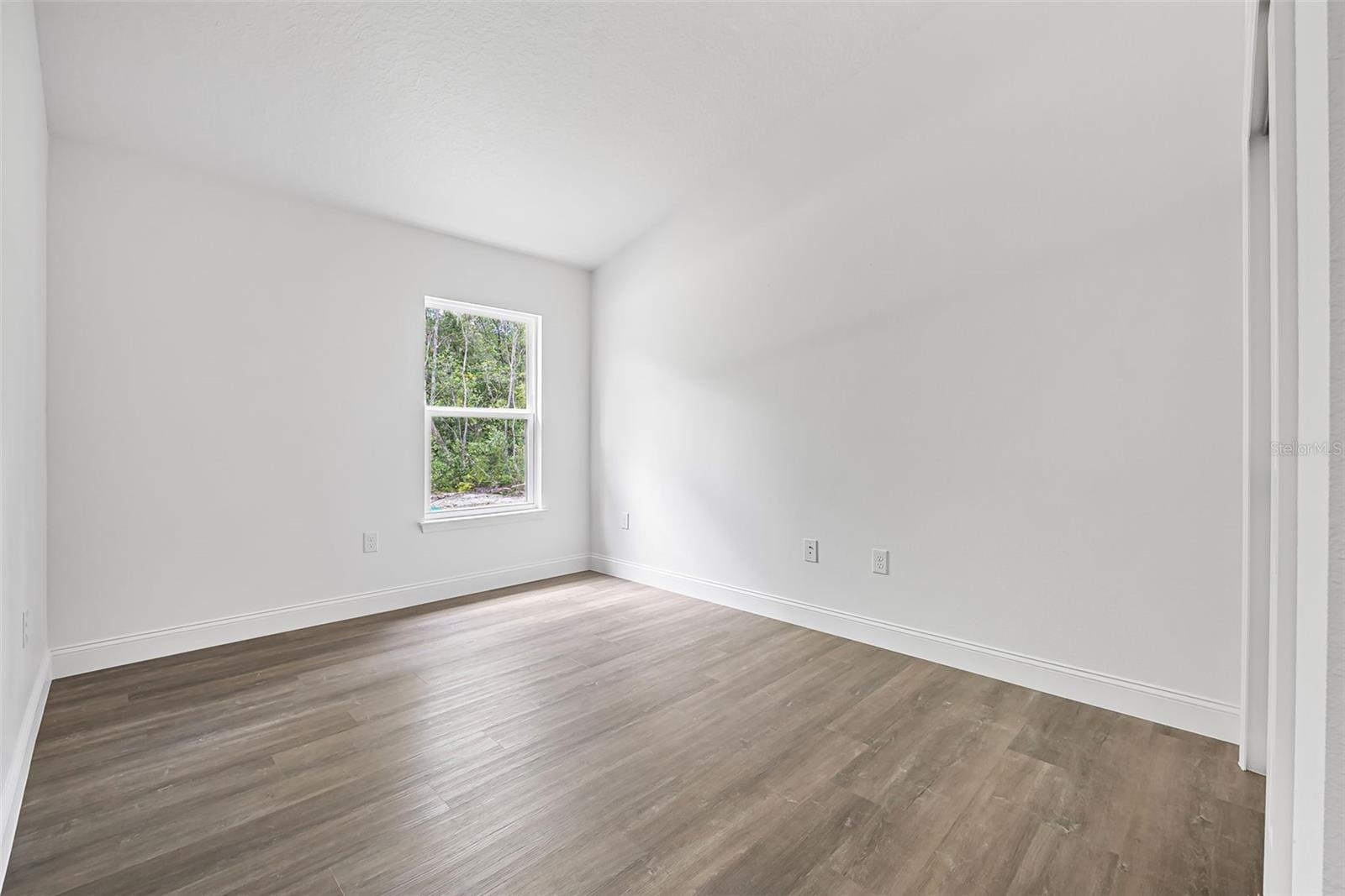 Image 16 of 34 For 5620 Ridgewood Avenue