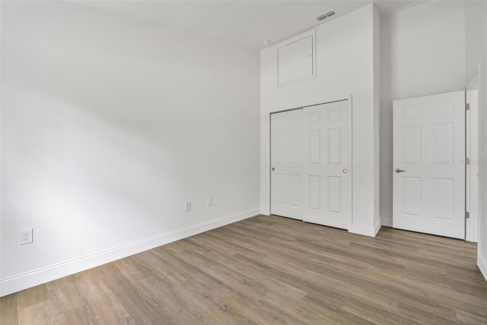 Image 17 of 34 For 5620 Ridgewood Avenue