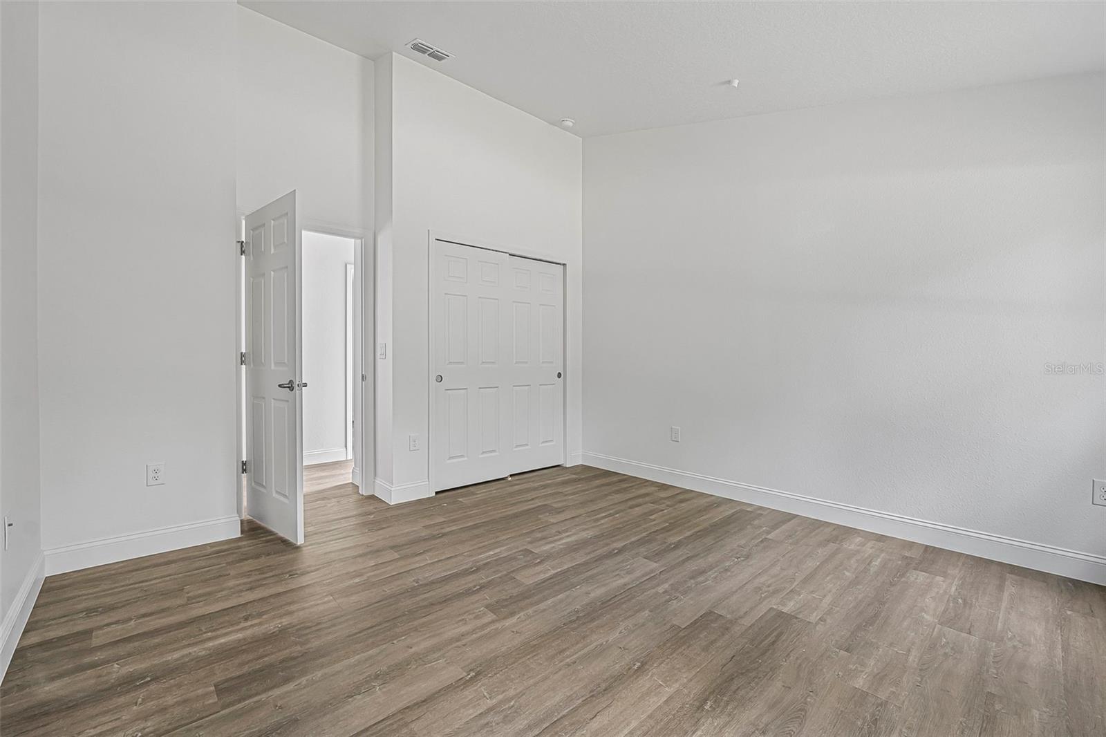 Image 21 of 34 For 5620 Ridgewood Avenue