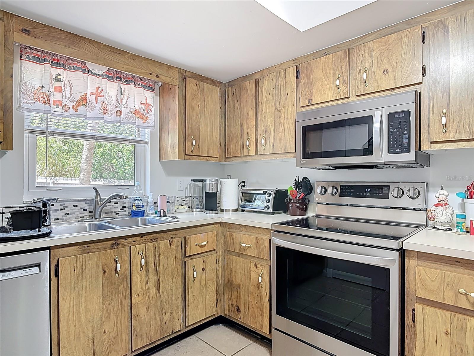 Image 9 of 46 For 420 Banana Cay Drive A