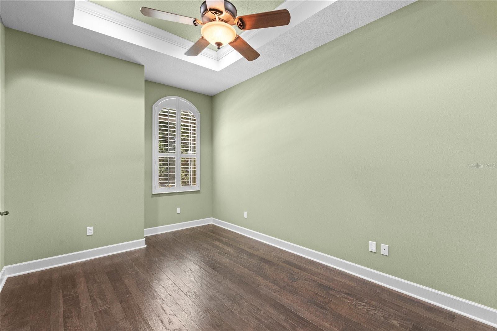 Image 11 of 64 For 97 Riverwalk Drive S