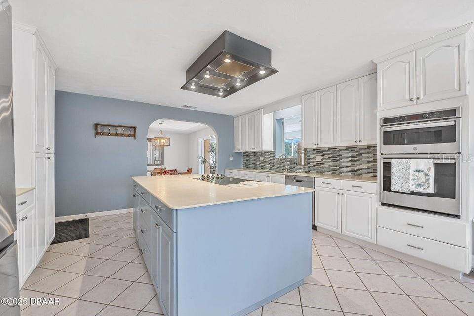 Image 11 of 42 For 44 Sandra Drive