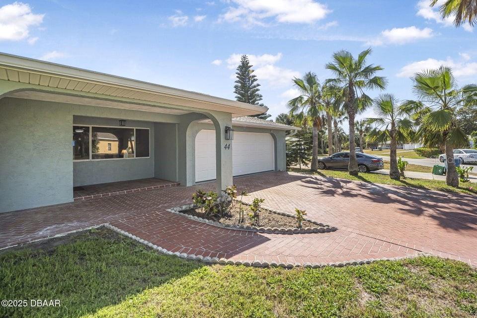 Image 2 of 42 For 44 Sandra Drive