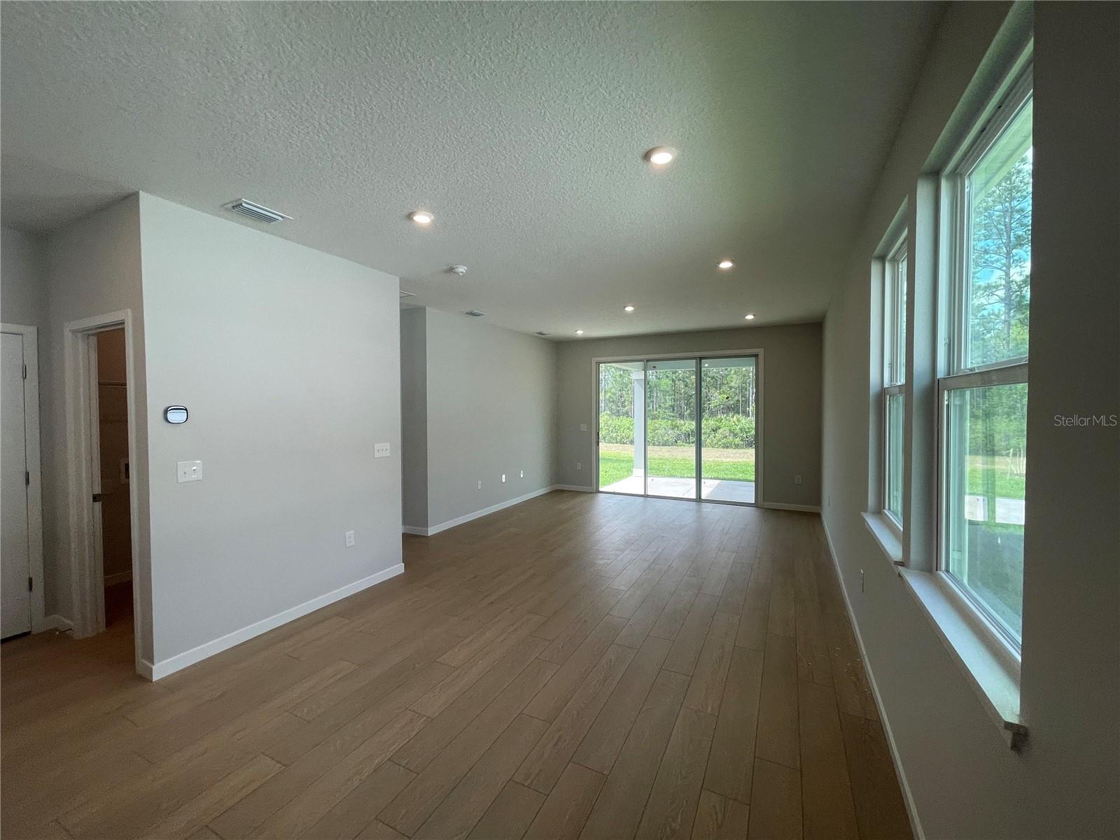 Image 17 of 41 For 219 Montgomery Court