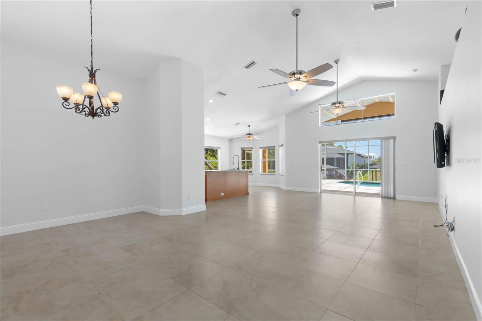 Image 10 of 70 For 6 Crossleaf Court E