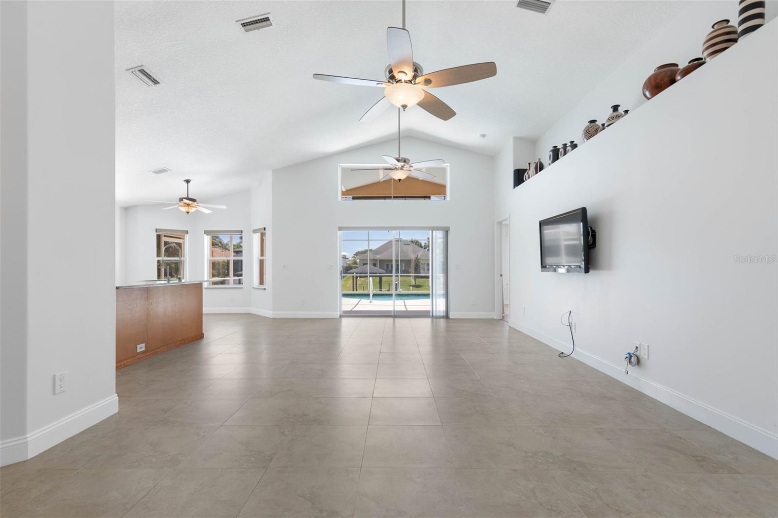 Image 11 of 70 For 6 Crossleaf Court E