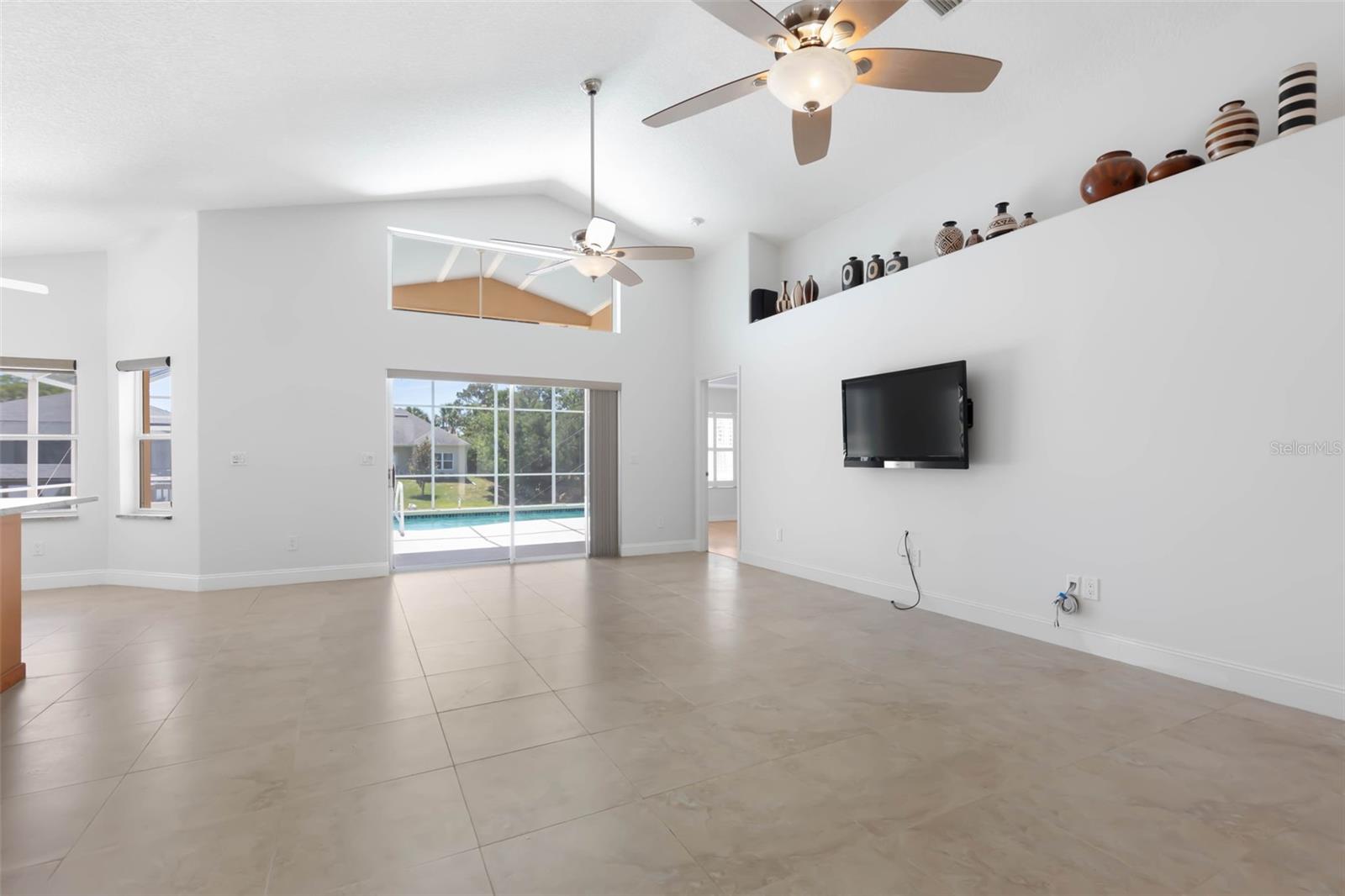 Image 12 of 70 For 6 Crossleaf Court E