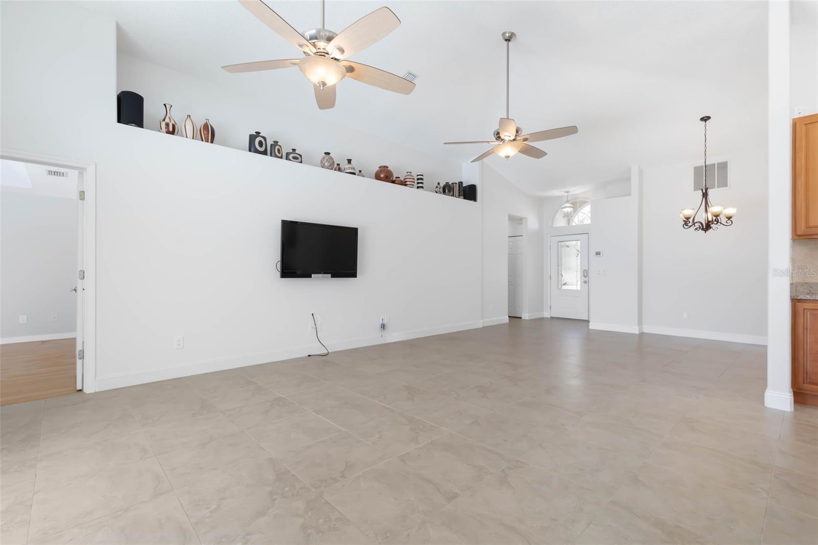 Image 13 of 70 For 6 Crossleaf Court E