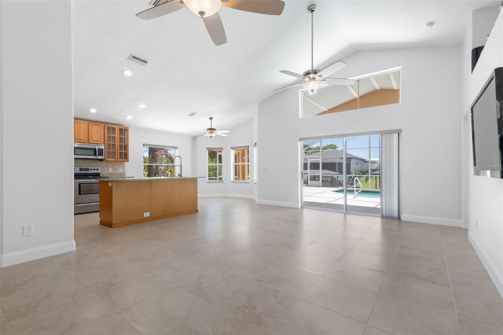 Image 8 of 70 For 6 Crossleaf Court E