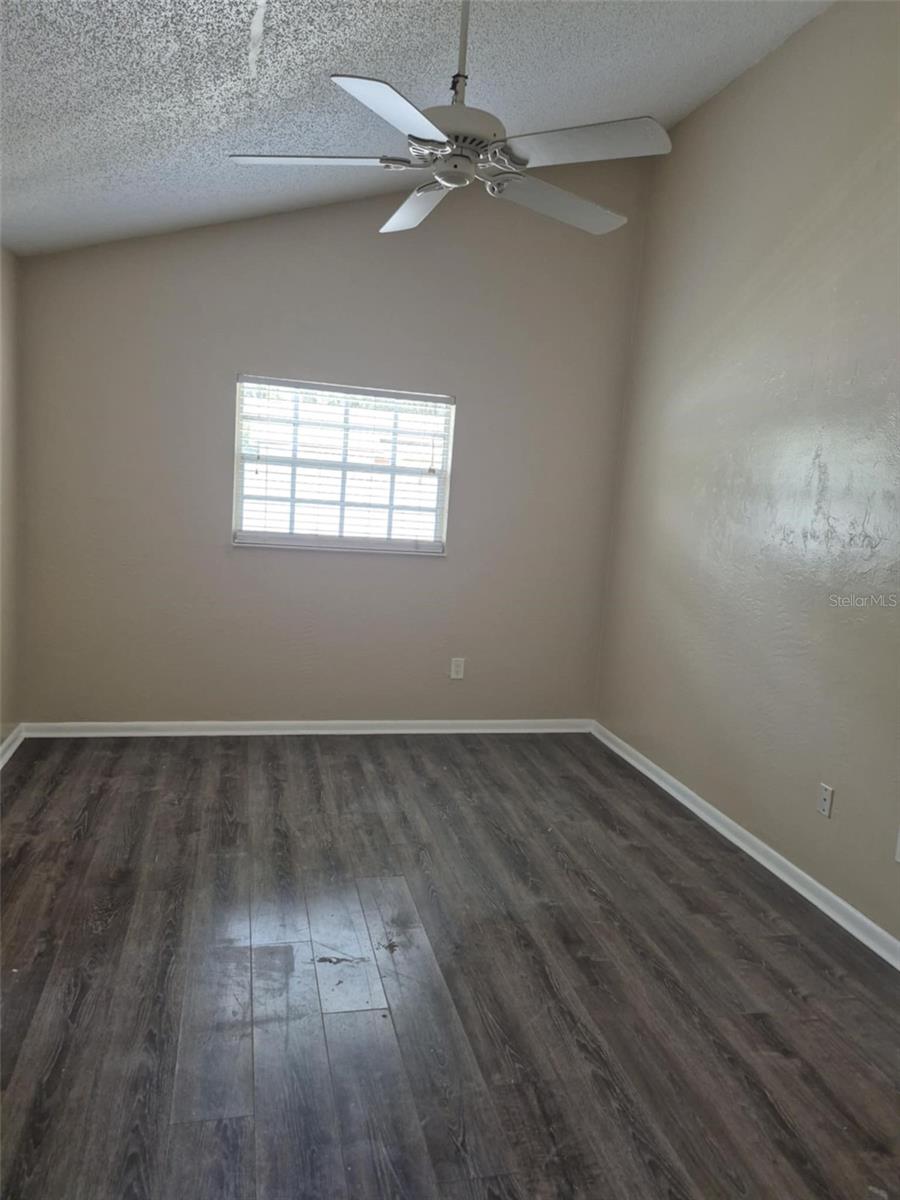 Image 2 of 14 For 325 Parkview Drive B