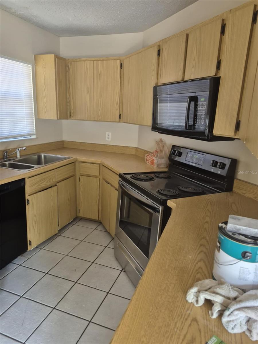 Image 6 of 14 For 325 Parkview Drive B