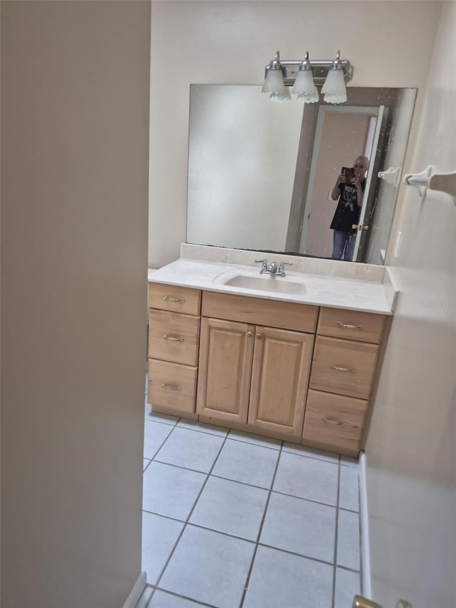 Image 8 of 14 For 325 Parkview Drive B