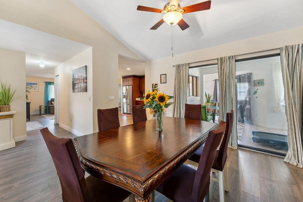 Image 33 of 40 For 25 Westlawn Place
