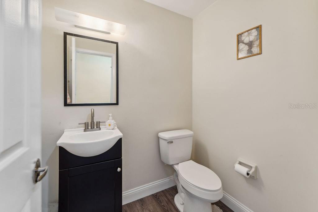 Image 35 of 40 For 25 Westlawn Place