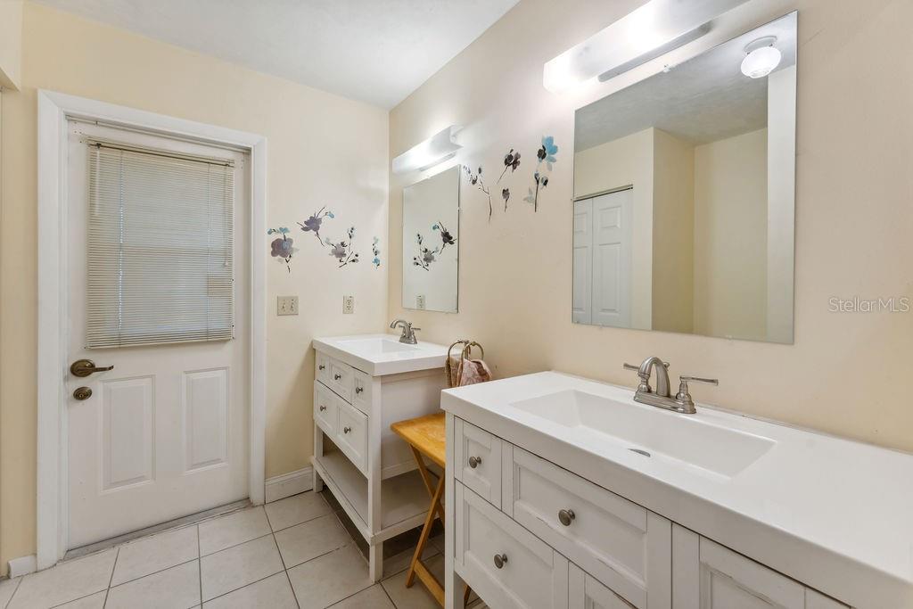 Image 36 of 40 For 25 Westlawn Place