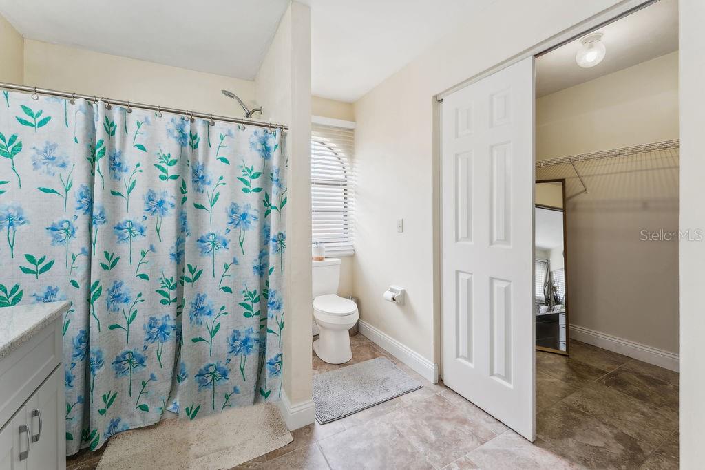 Image 38 of 40 For 25 Westlawn Place