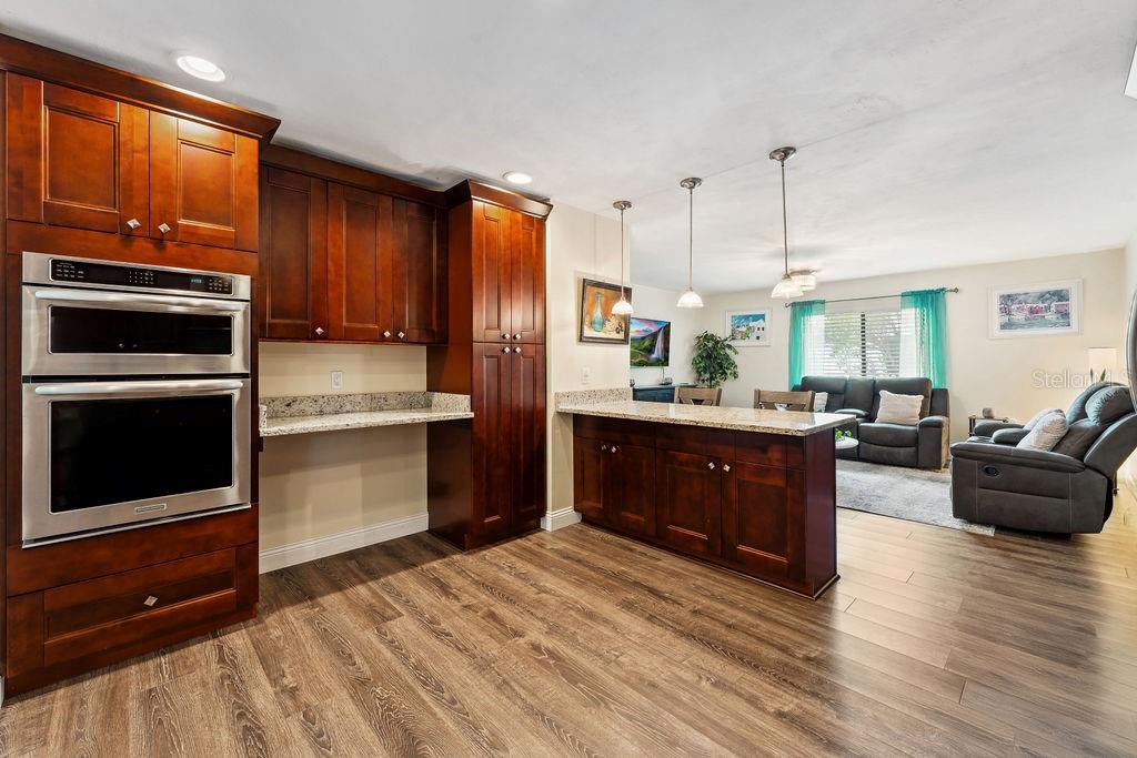 Image 4 of 40 For 25 Westlawn Place