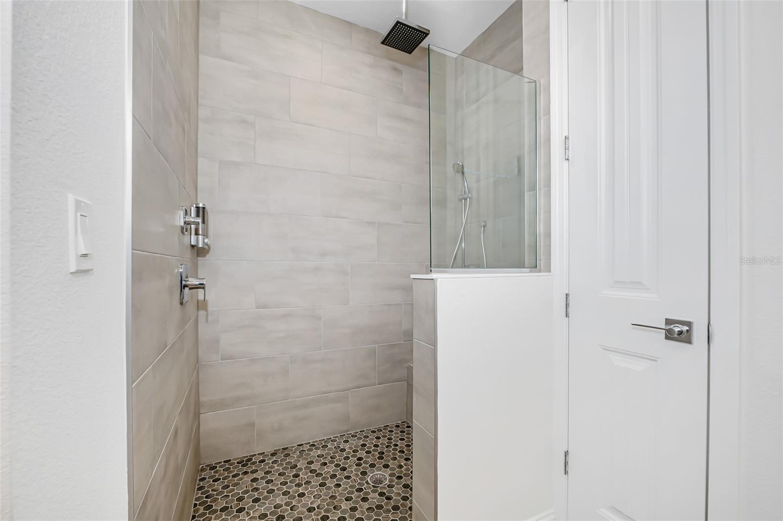 Image 23 of 50 For 21 Frenora Lane