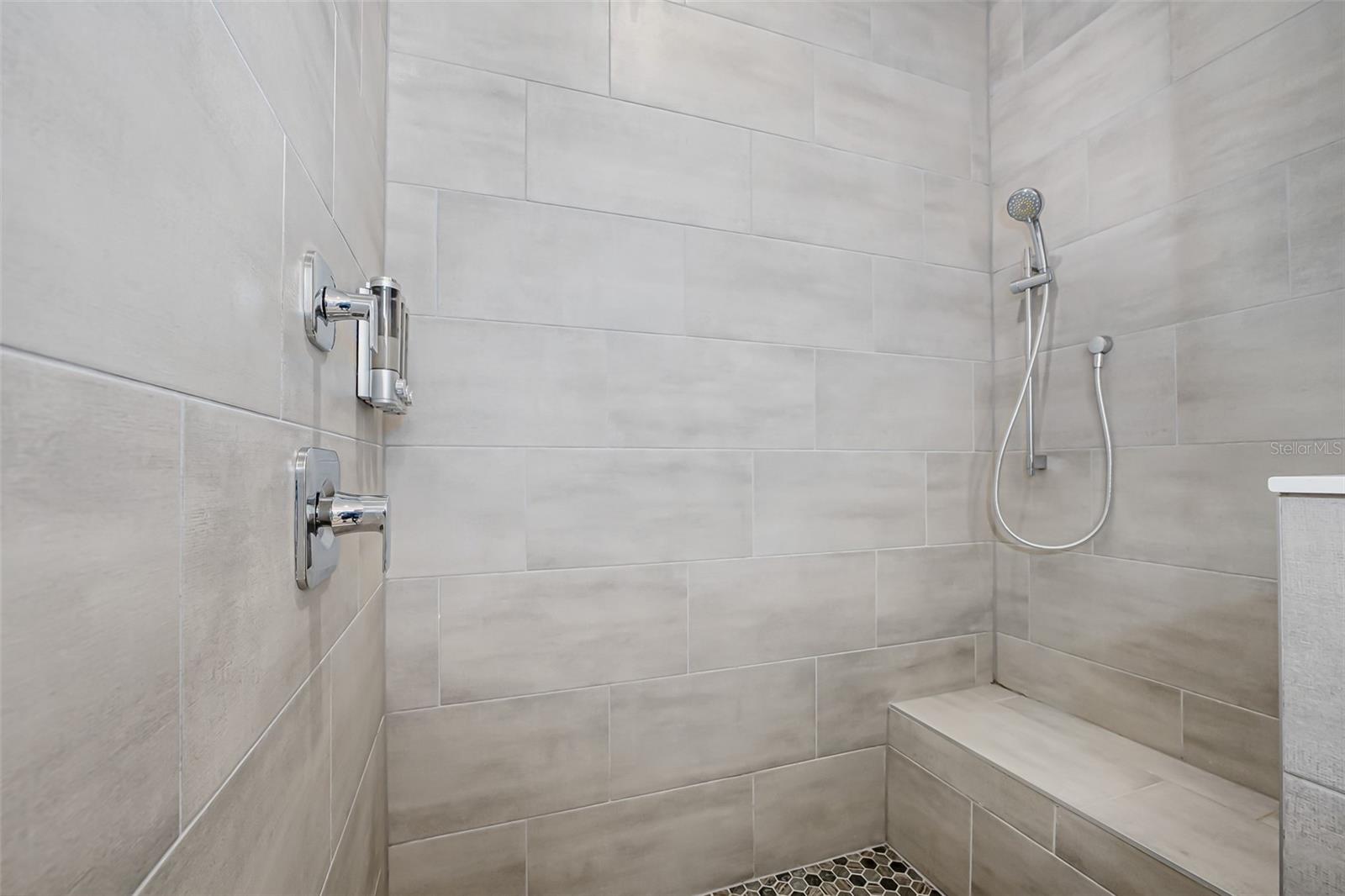 Image 24 of 50 For 21 Frenora Lane