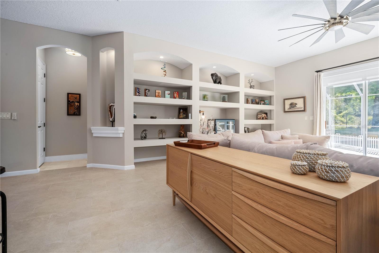 Image 18 of 43 For 348 Palmas Circle