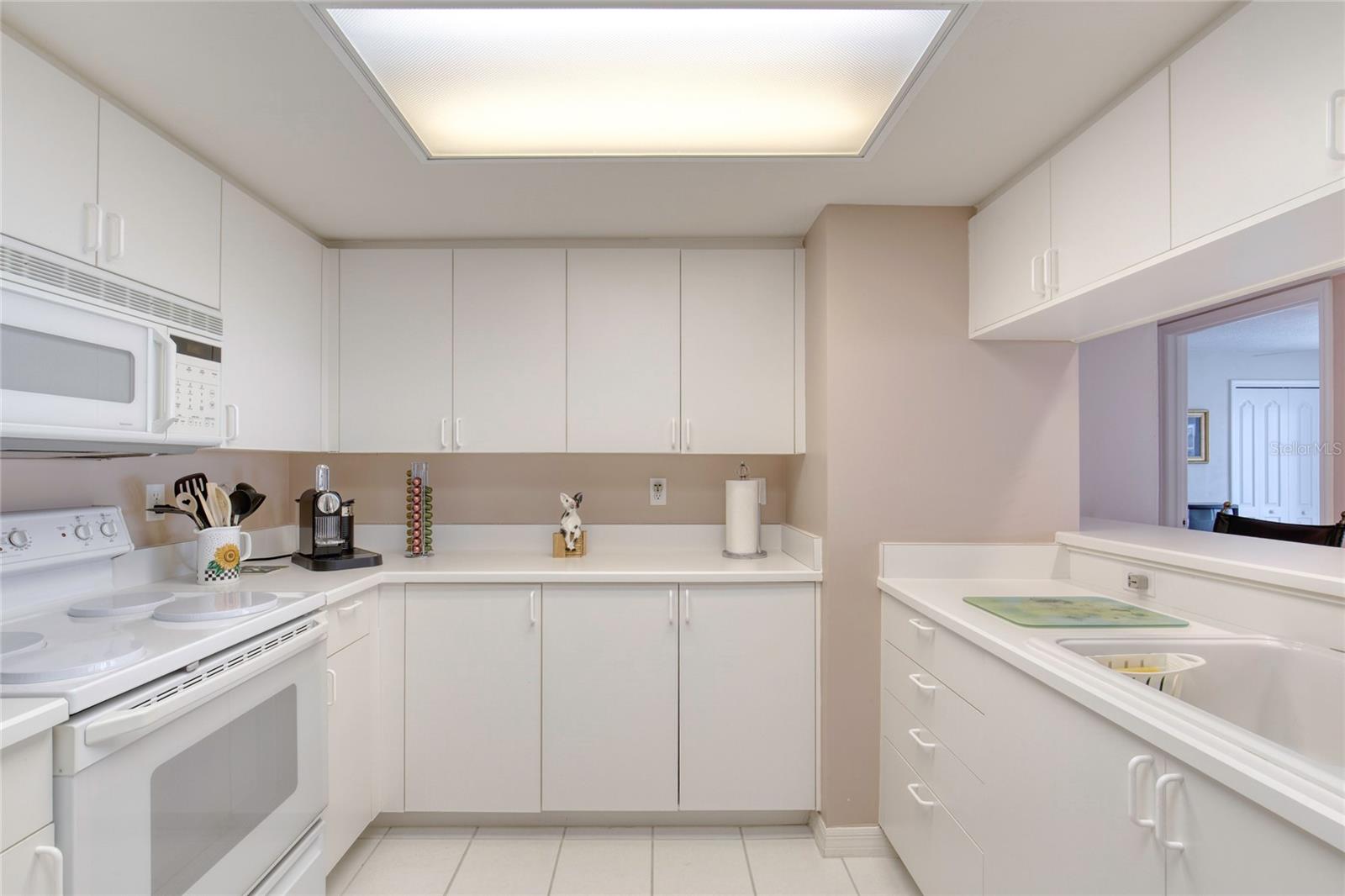 Image 10 of 81 For 2937 Atlantic Avenue 2001