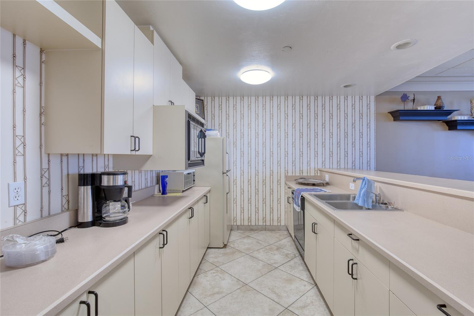 Image 64 of 81 For 2937 Atlantic Avenue 2001