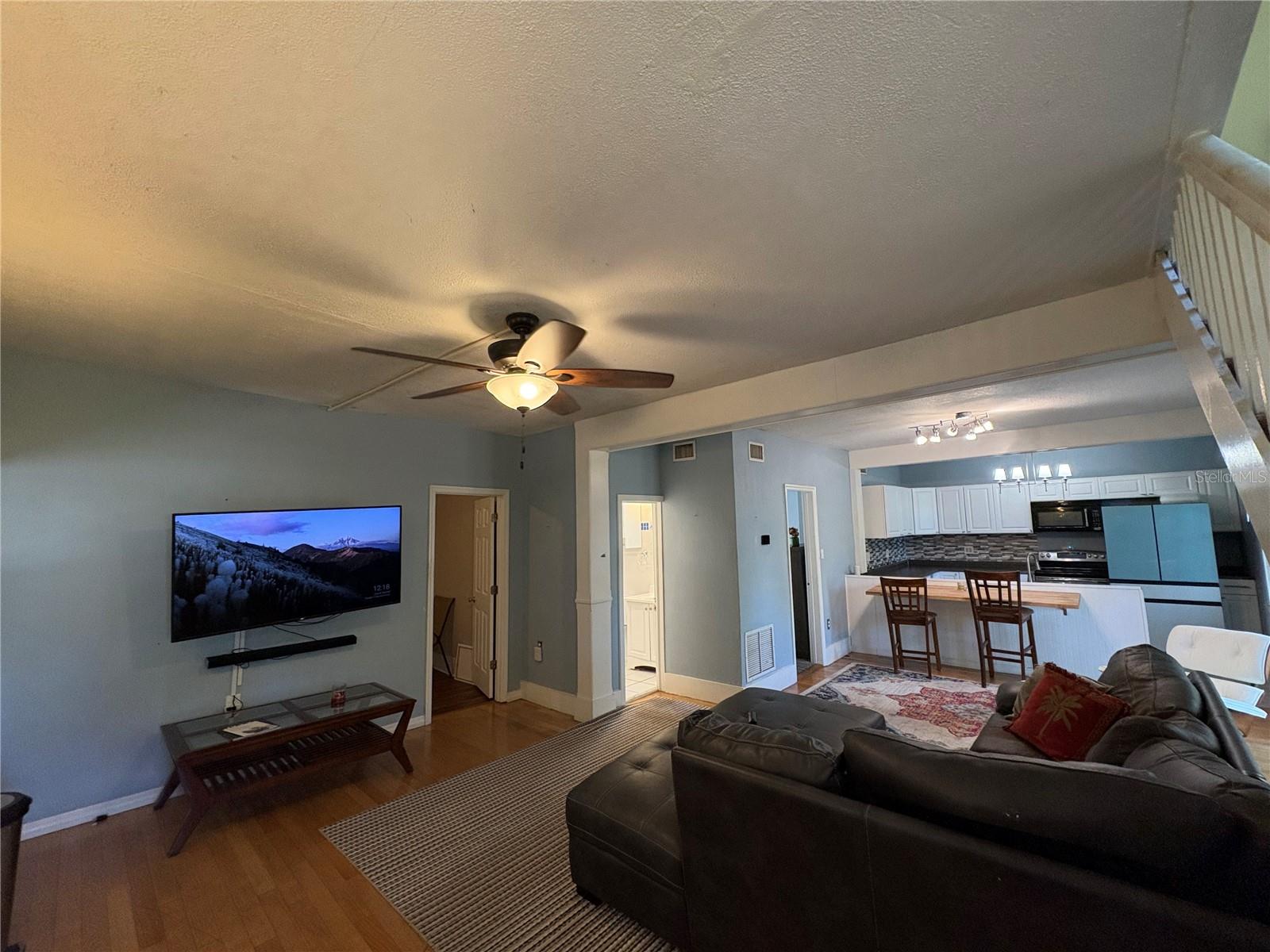 Image 3 of 13 For 808 Beach Street