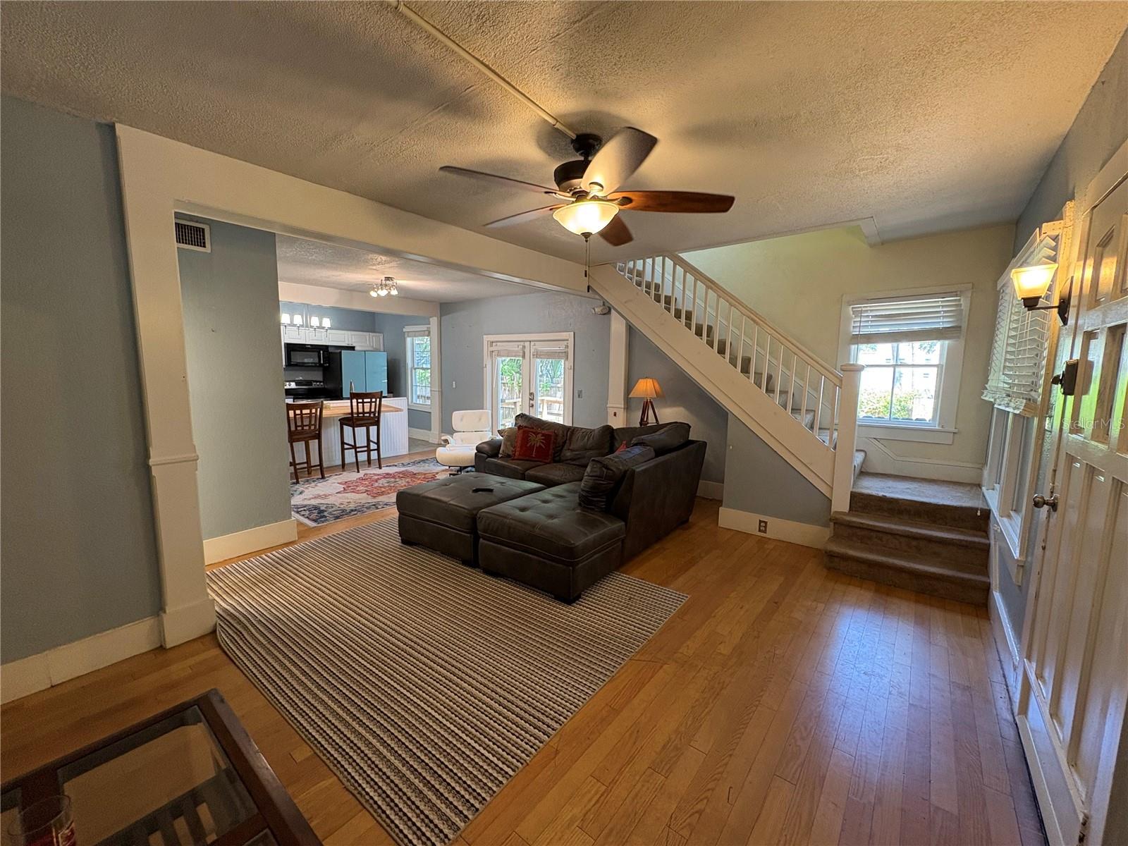 Image 4 of 13 For 808 Beach Street