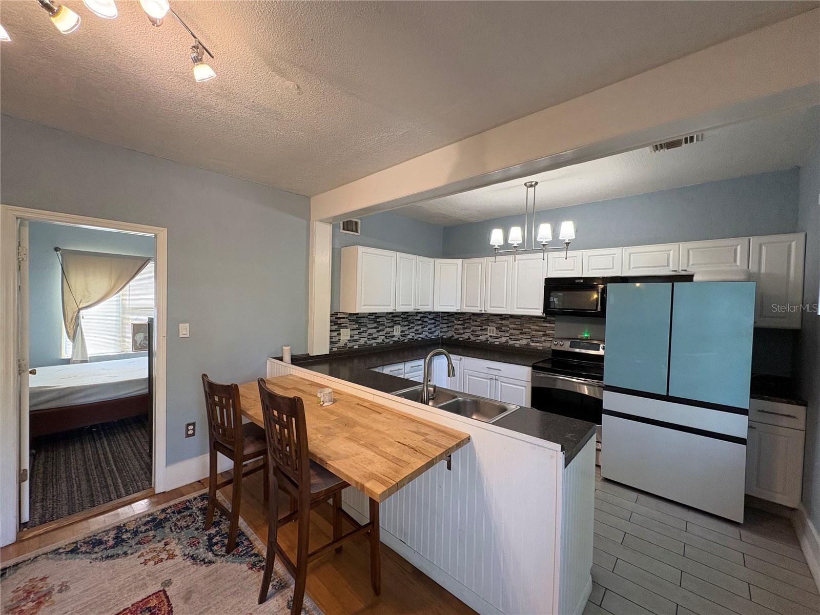 Image 5 of 13 For 808 Beach Street