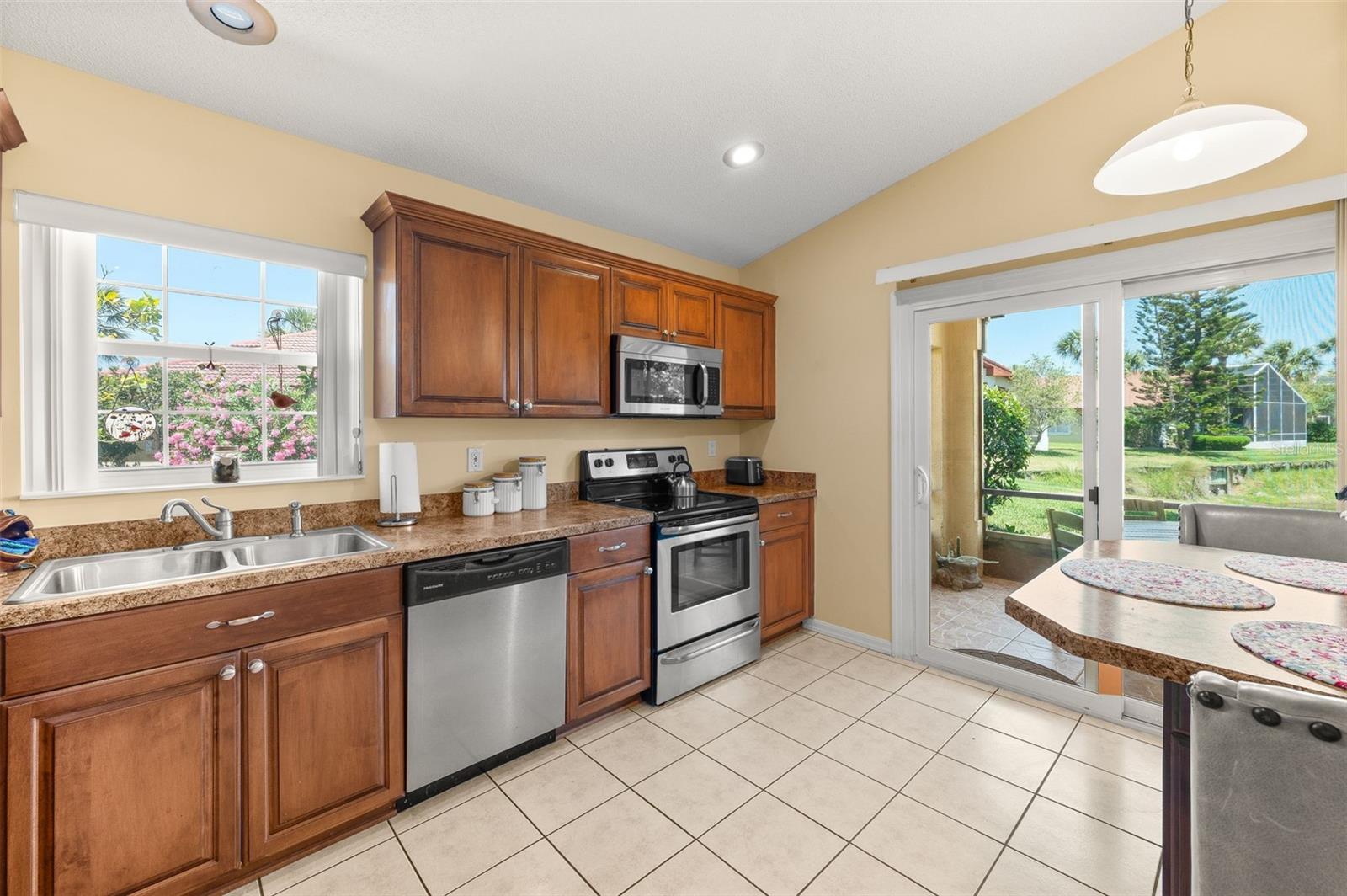 Image 19 of 92 For 22 San Carlos Drive