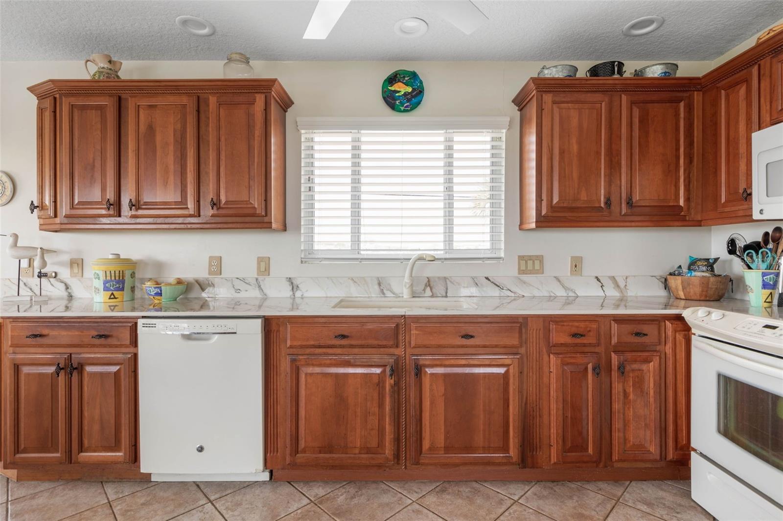 Image 21 of 52 For 6973 Oceanshore Boulevard