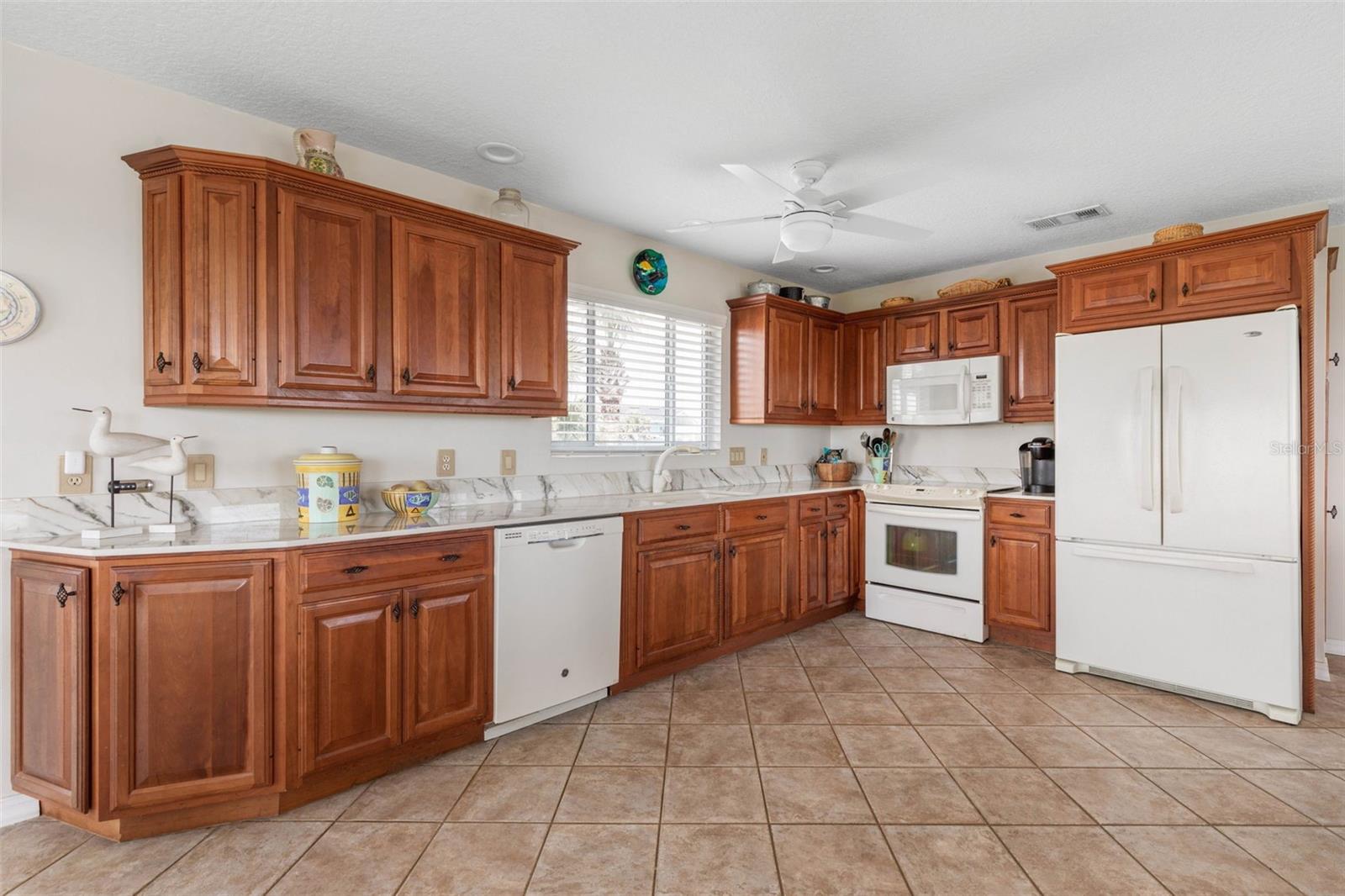 Image 23 of 52 For 6973 Oceanshore Boulevard