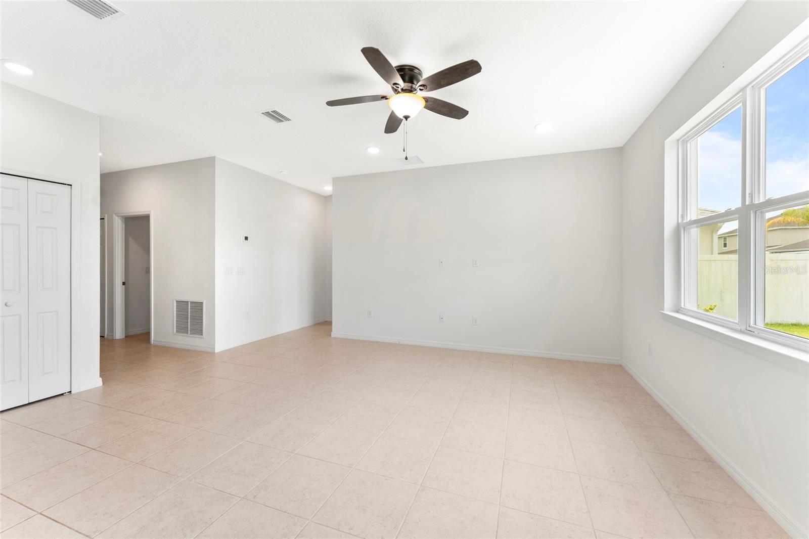Image 14 of 26 For 3 Oakleaf Way