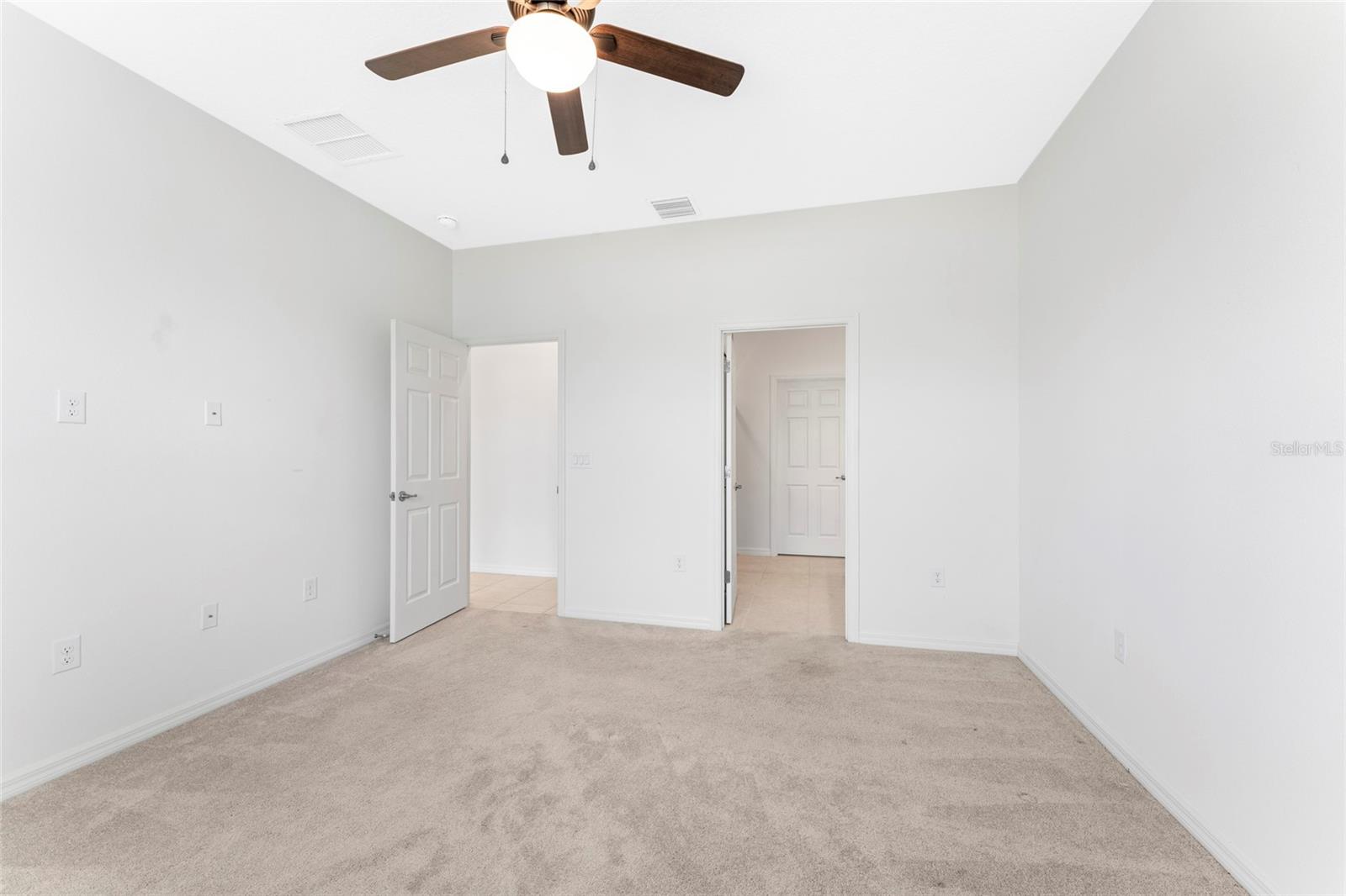 Image 16 of 26 For 3 Oakleaf Way