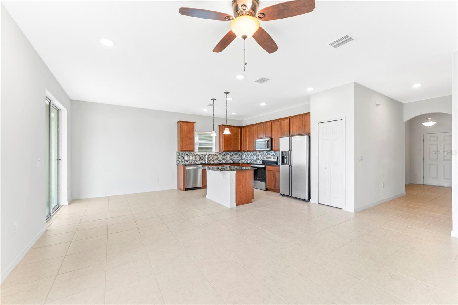 Image 7 of 26 For 3 Oakleaf Way